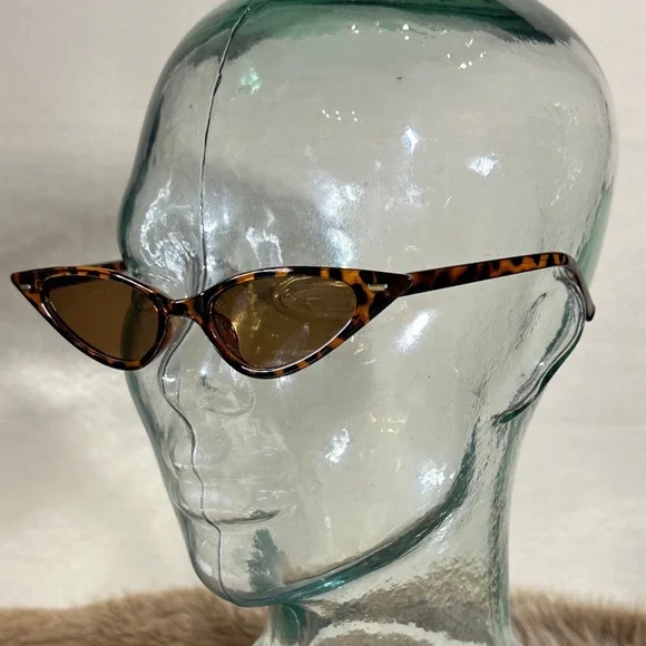 Tortoise Shell Cat-Eye Sunglasses - Picture 3 of 3